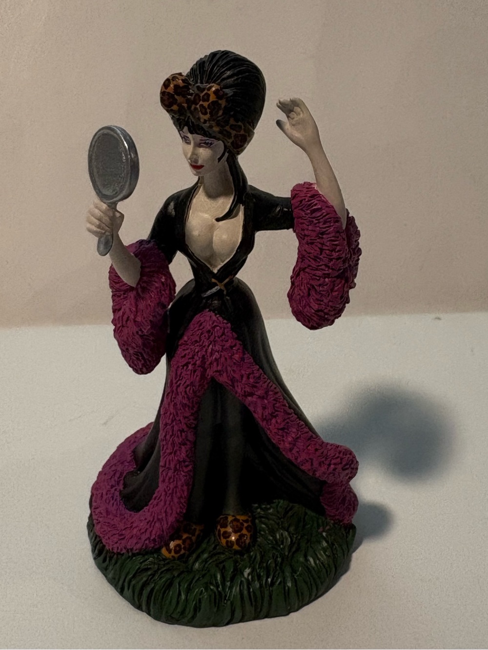 NEW Department 56 Elvira Mistress of the Dark Village, Elvira On Set (6009787) - Picture 1 of 7